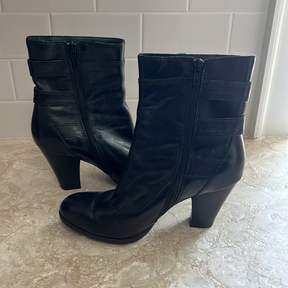 Woman’s born boot size 7 black - Picture 7 of 9